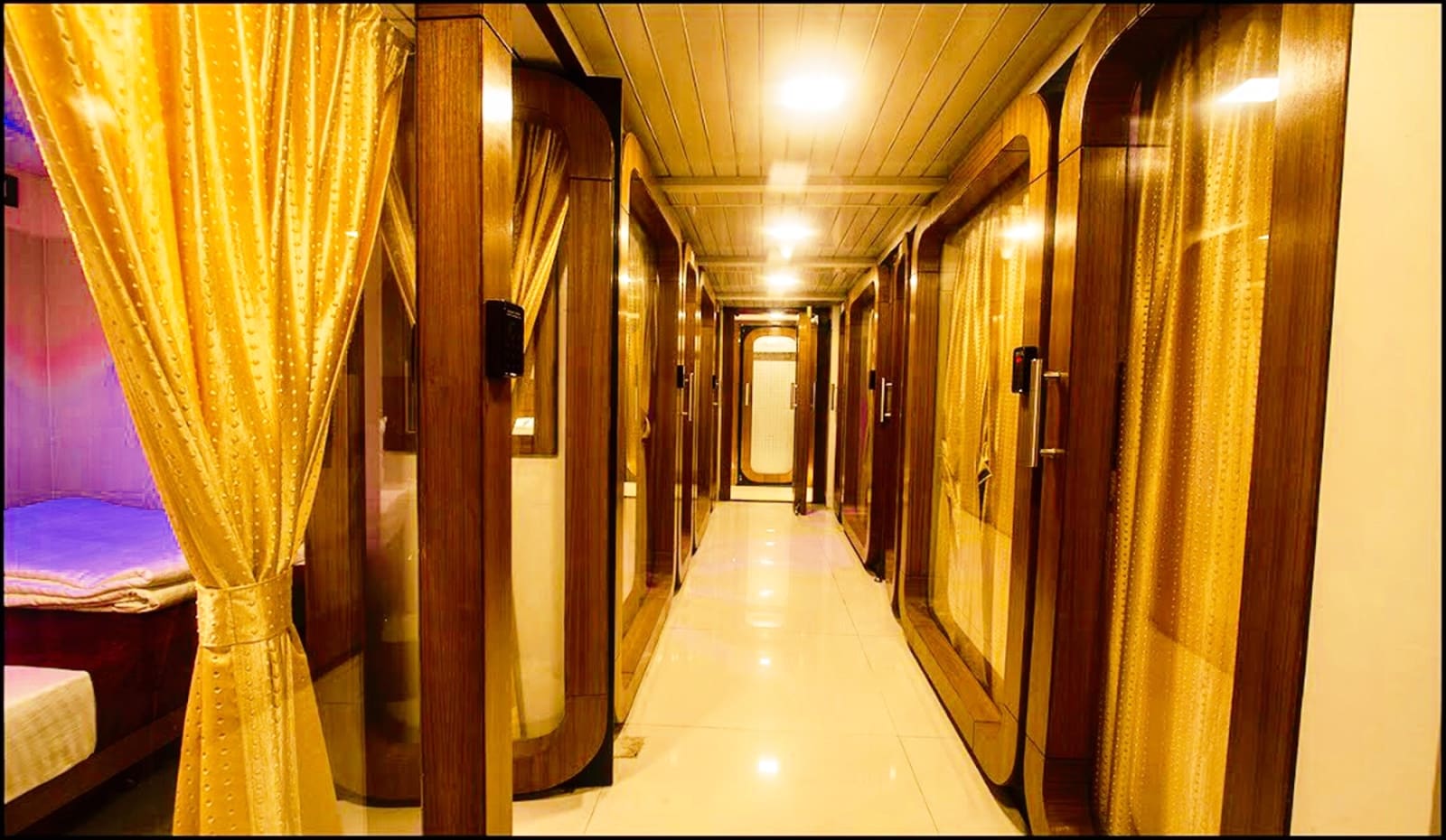 Qubestay Airport Capsule Hotel & Hostel