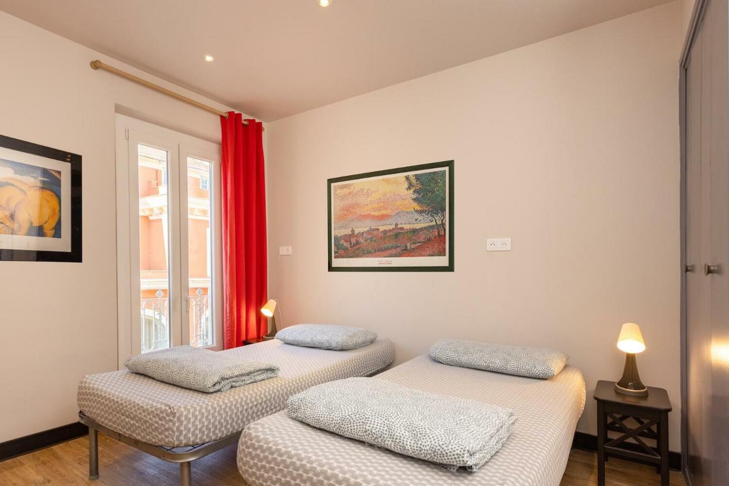 Villa Saint Exupery Beach Hostel, Nice