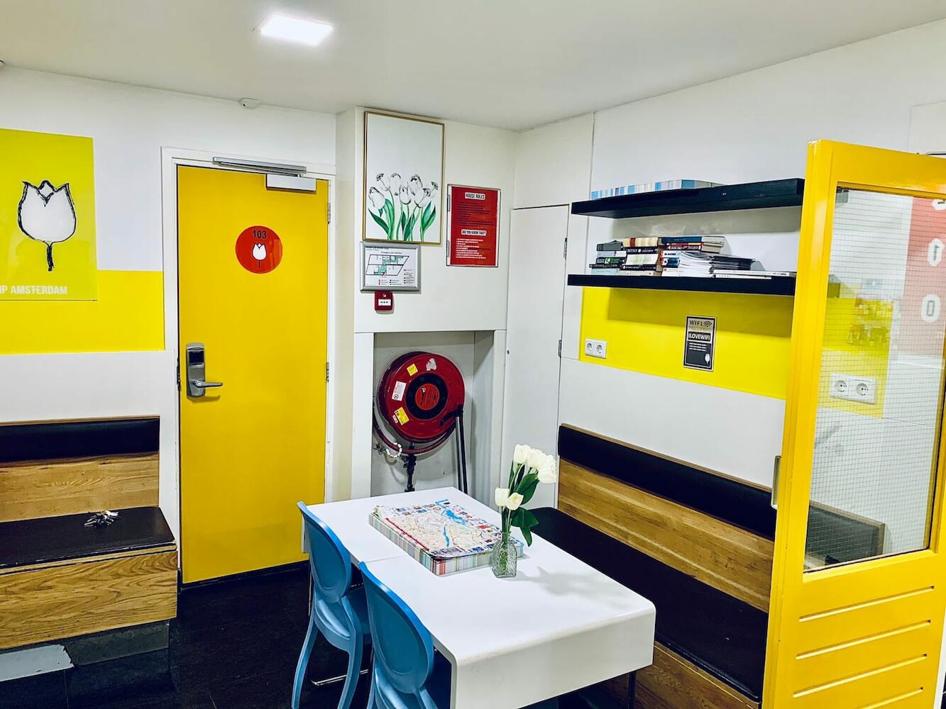 The White Tulip Youth Hostel in Amsterdam Prices 2021 (How to compare?)