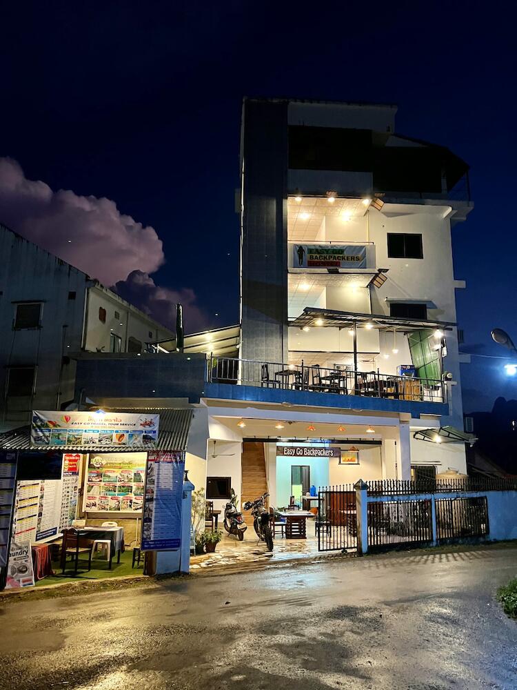Easy Go Hostel