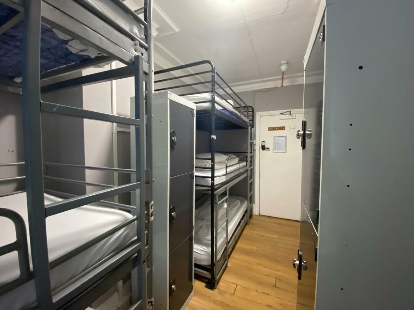 Queen Elizabeth Chelsea Pub & Hostel, London