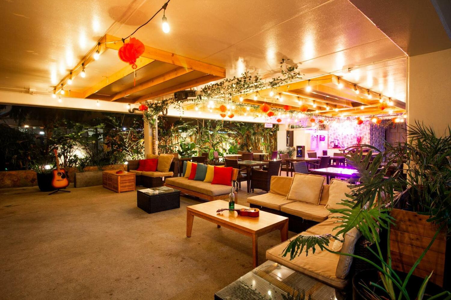 Waikiki Beachside Hostel