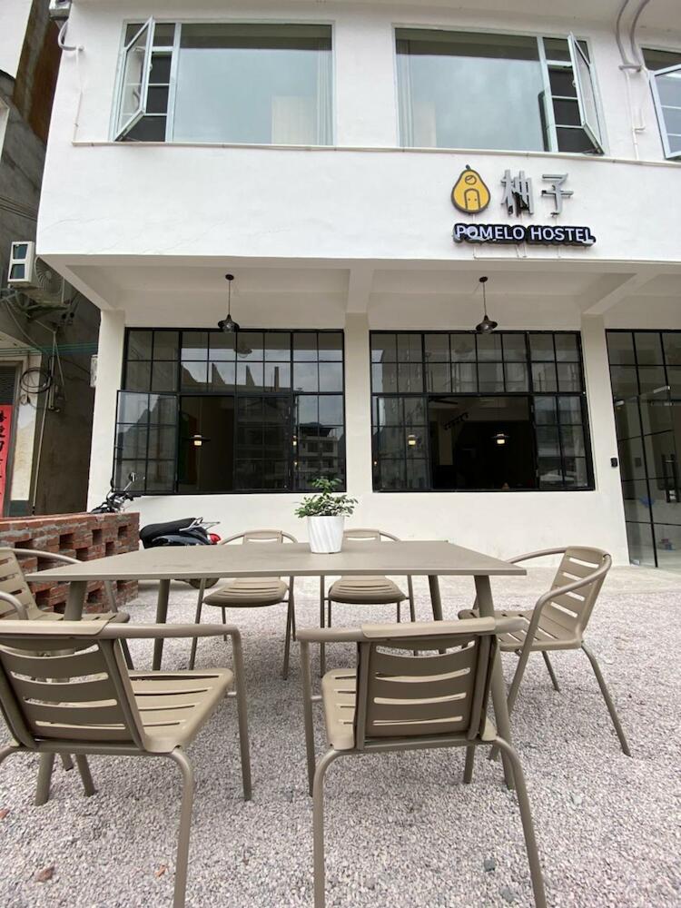 Pomelo Hostel