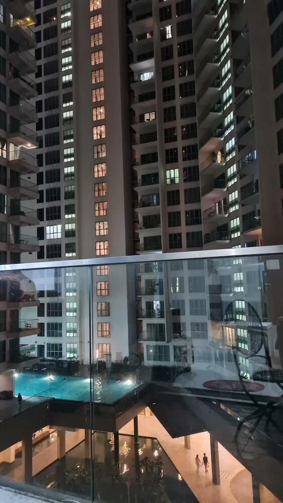 Hostel At Regalia Residence