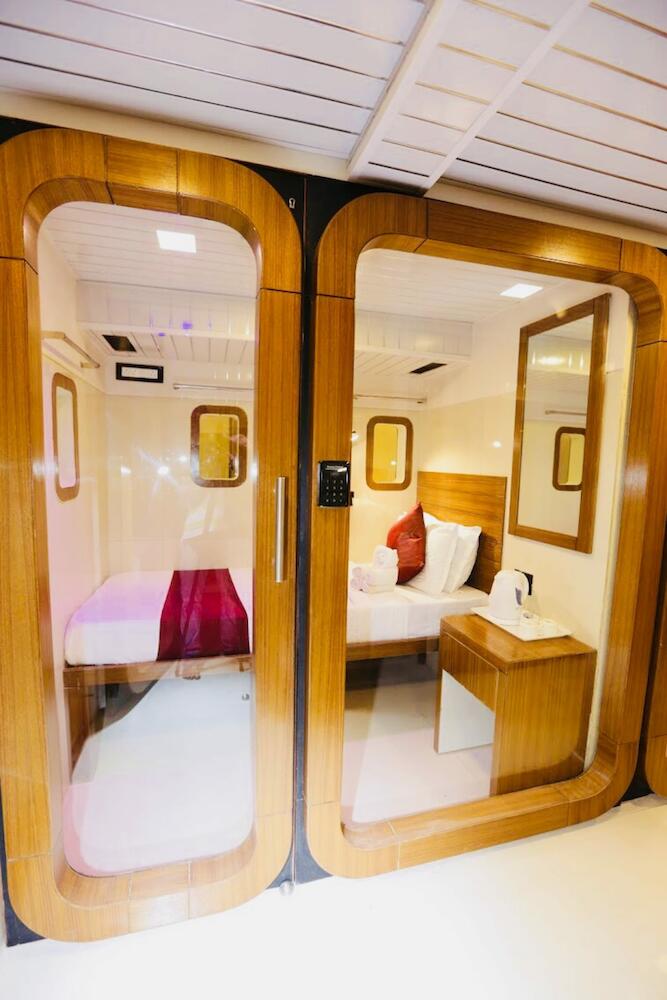 Qubestay Airport Capsule Hotel & Hostel
