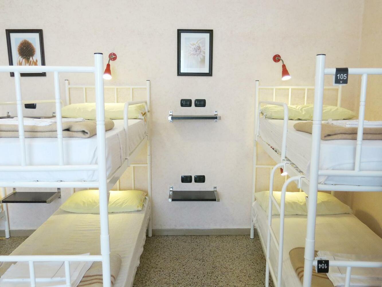 Archi Rossi Hostel, Florence