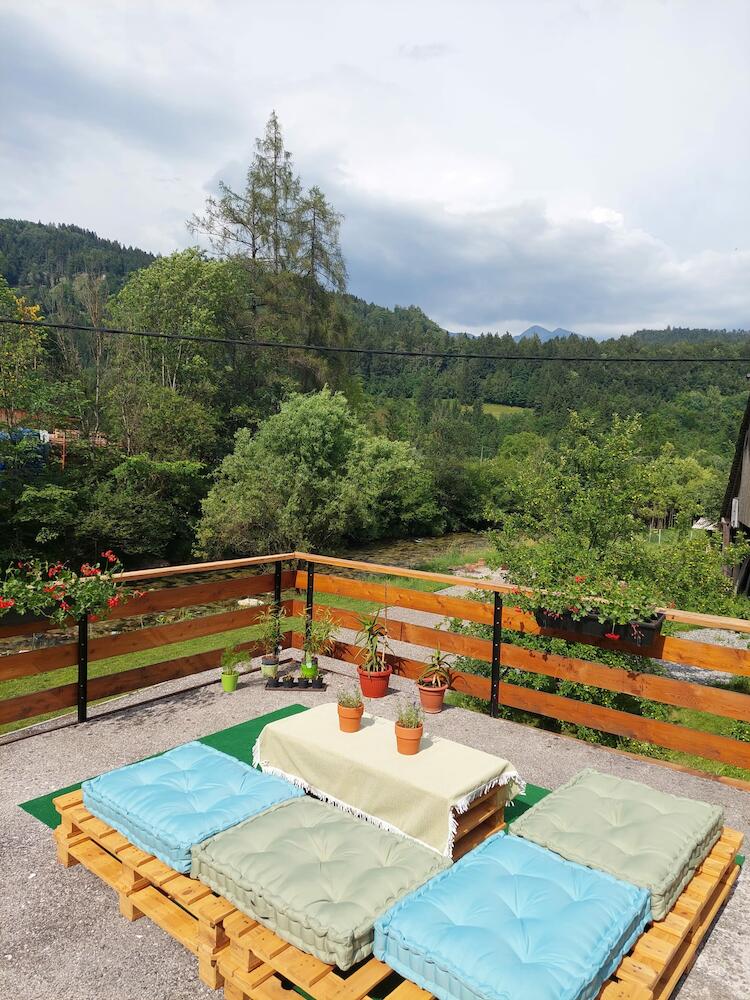 The Riverside Chill, Bled