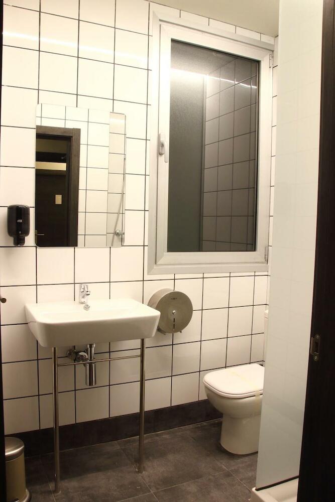 Poshtel Bilbao - Premium Hostel
