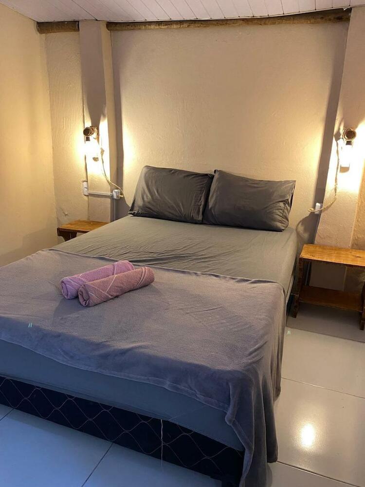 Selah Hostel, Pipa