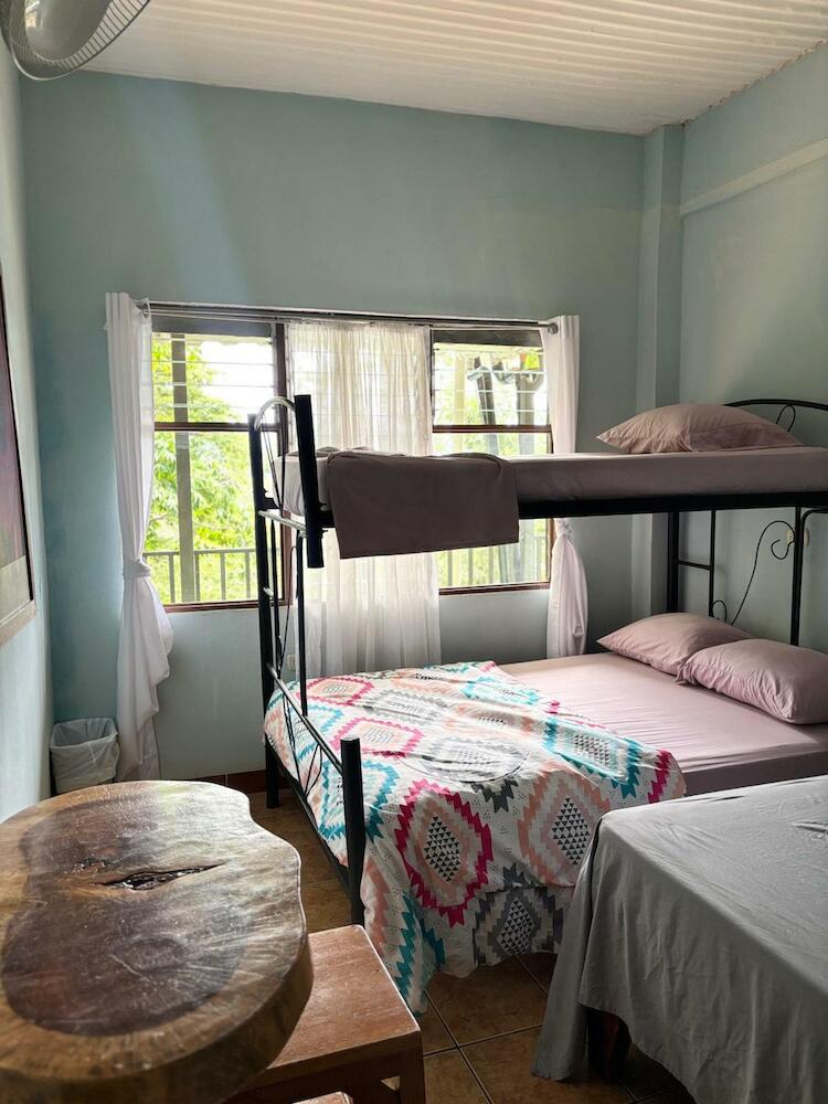 Manuel Antonio Hostel Resort