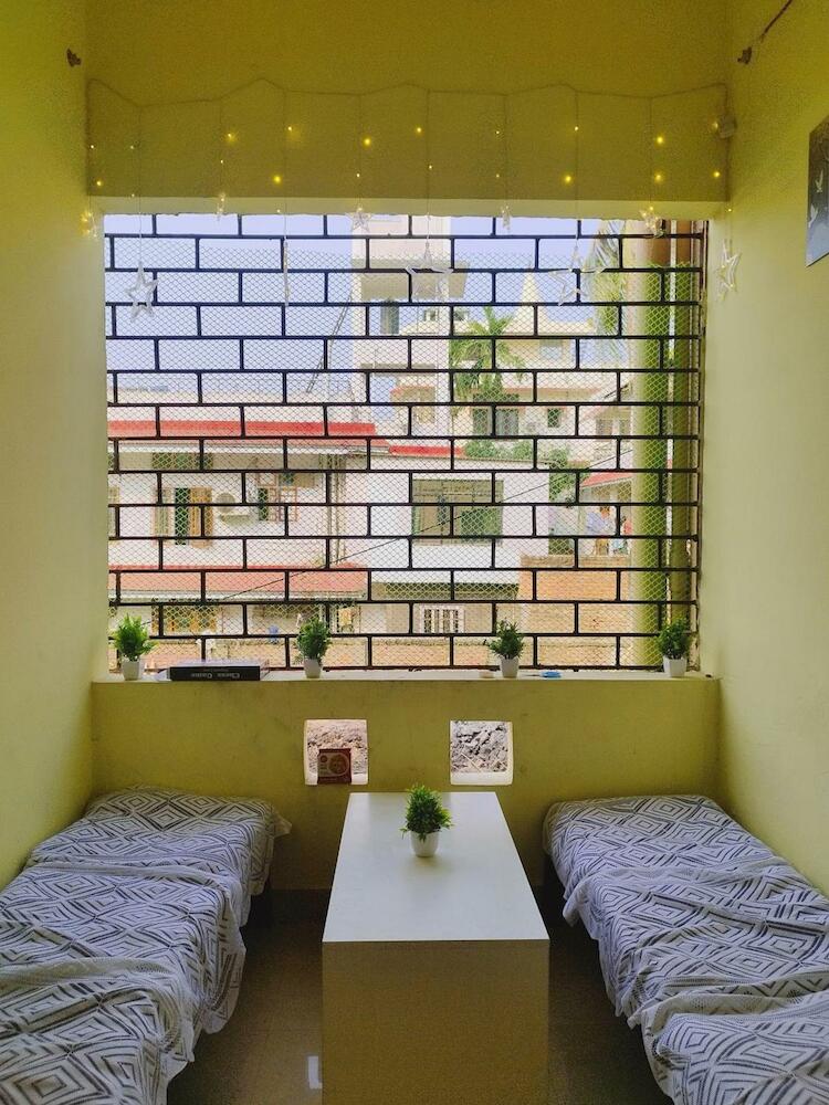 Nomad's Nest Backpackers Hostel, Guwahati