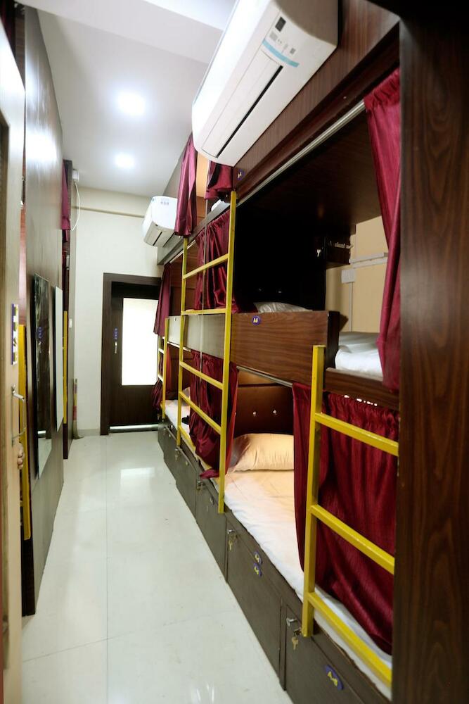 Mango Goregaon Hostel & Pg, Mumbai