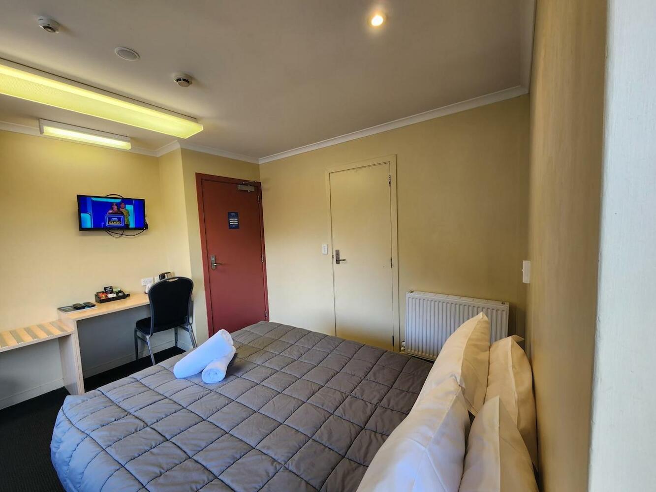 Pinewood Queenstown, Queenstown