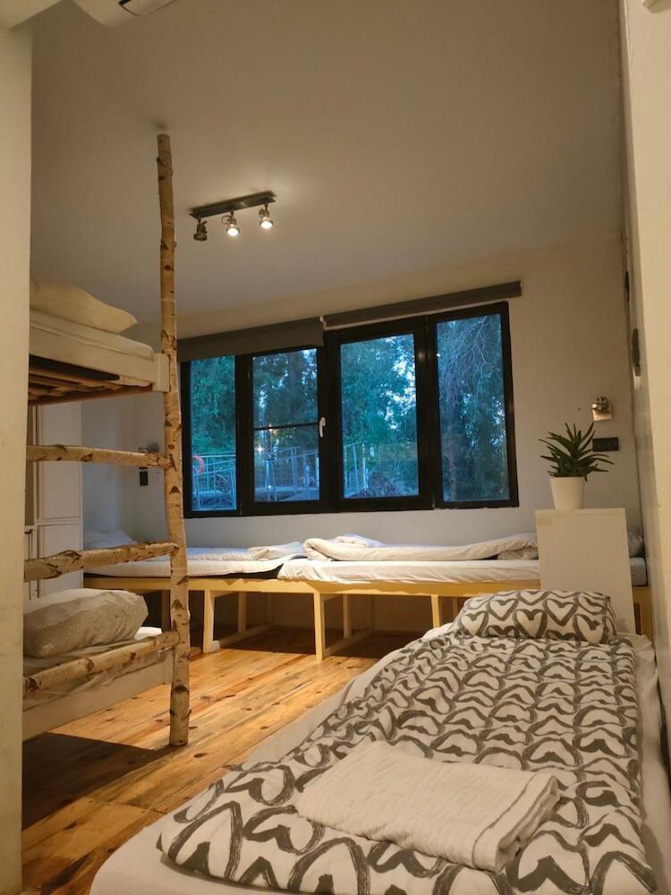 ArkaBarka Floating Hostel, Belgrade