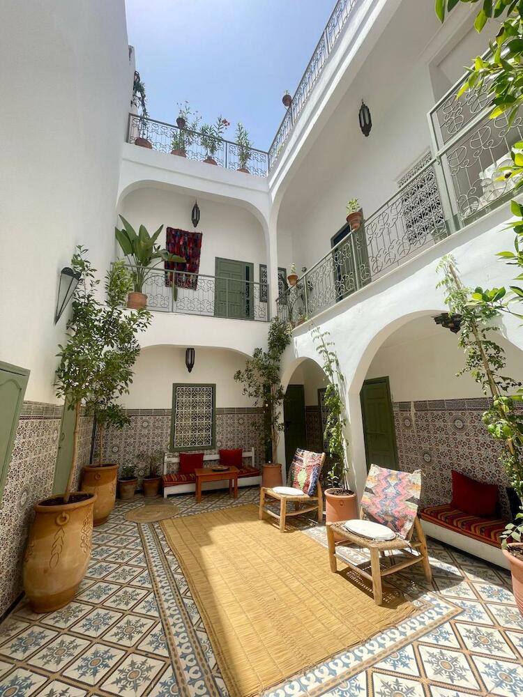 Yu Yu Hostel