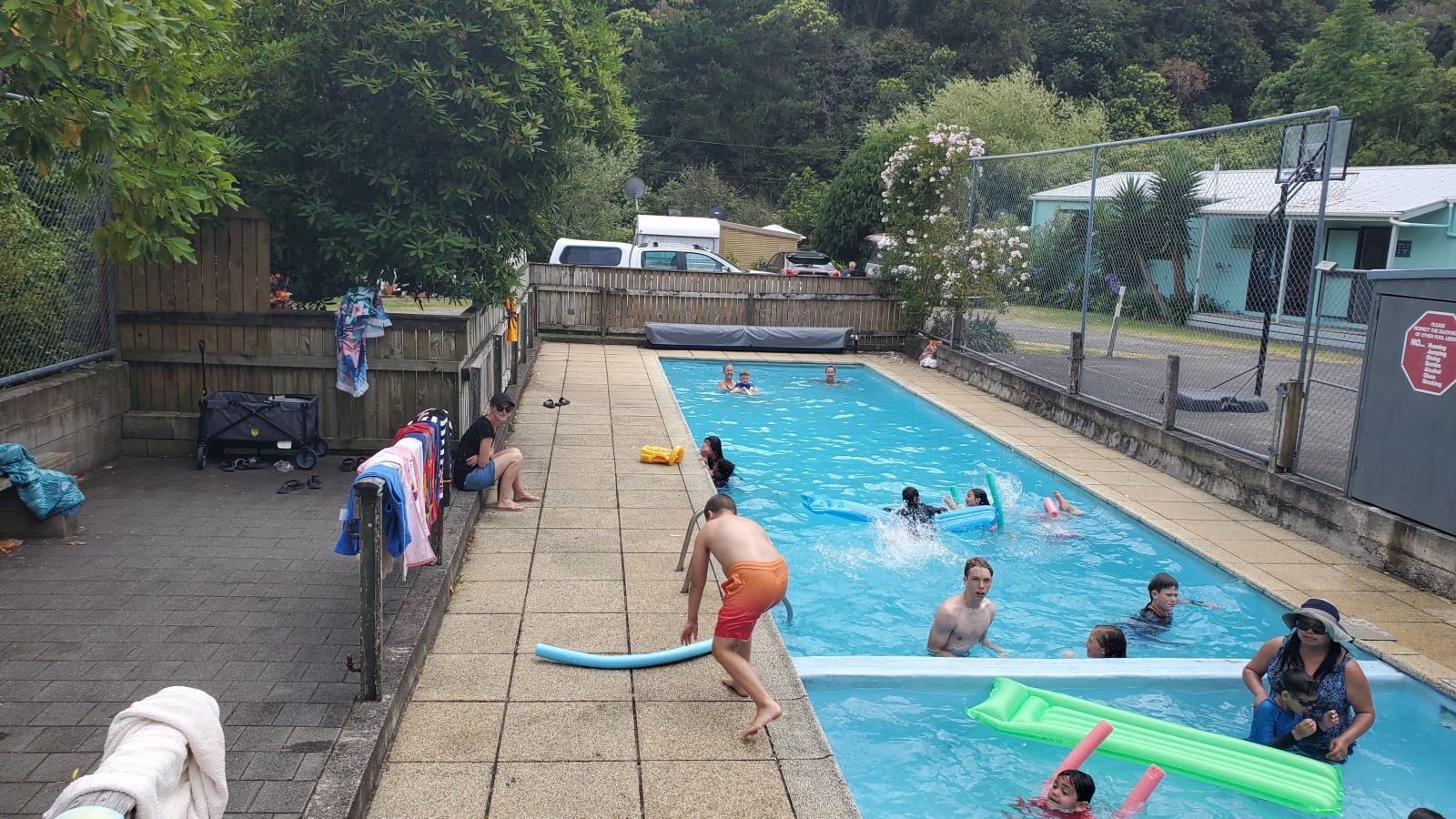 Where to stay in Thames on a budget