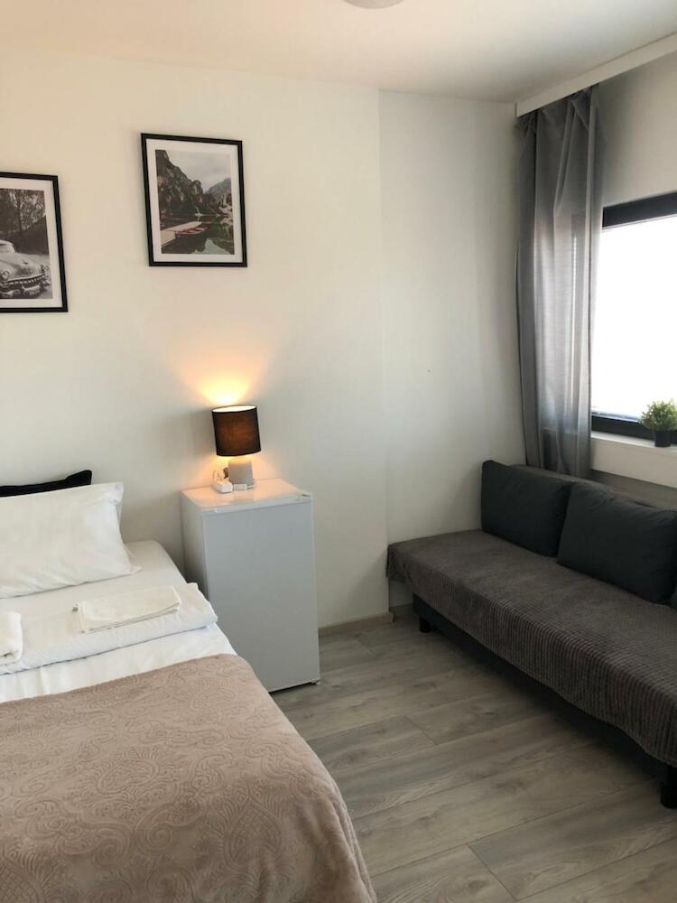 Inn Tourist Hotel & Hostel