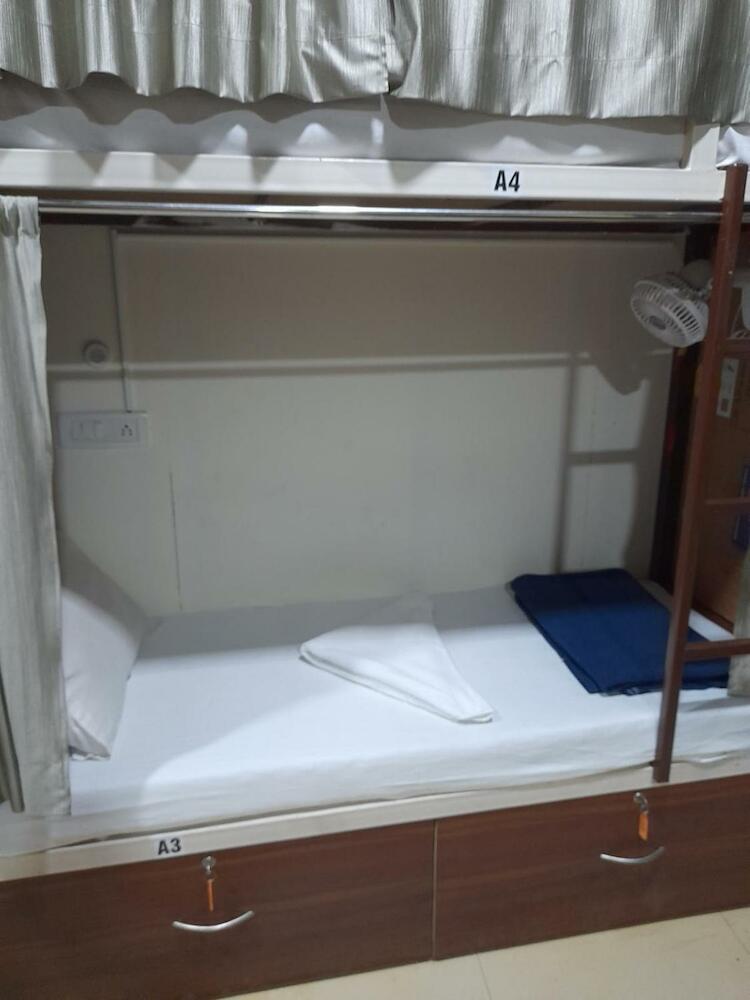 Afreen Hostel Mumbai AC Dormitory, Mumbai