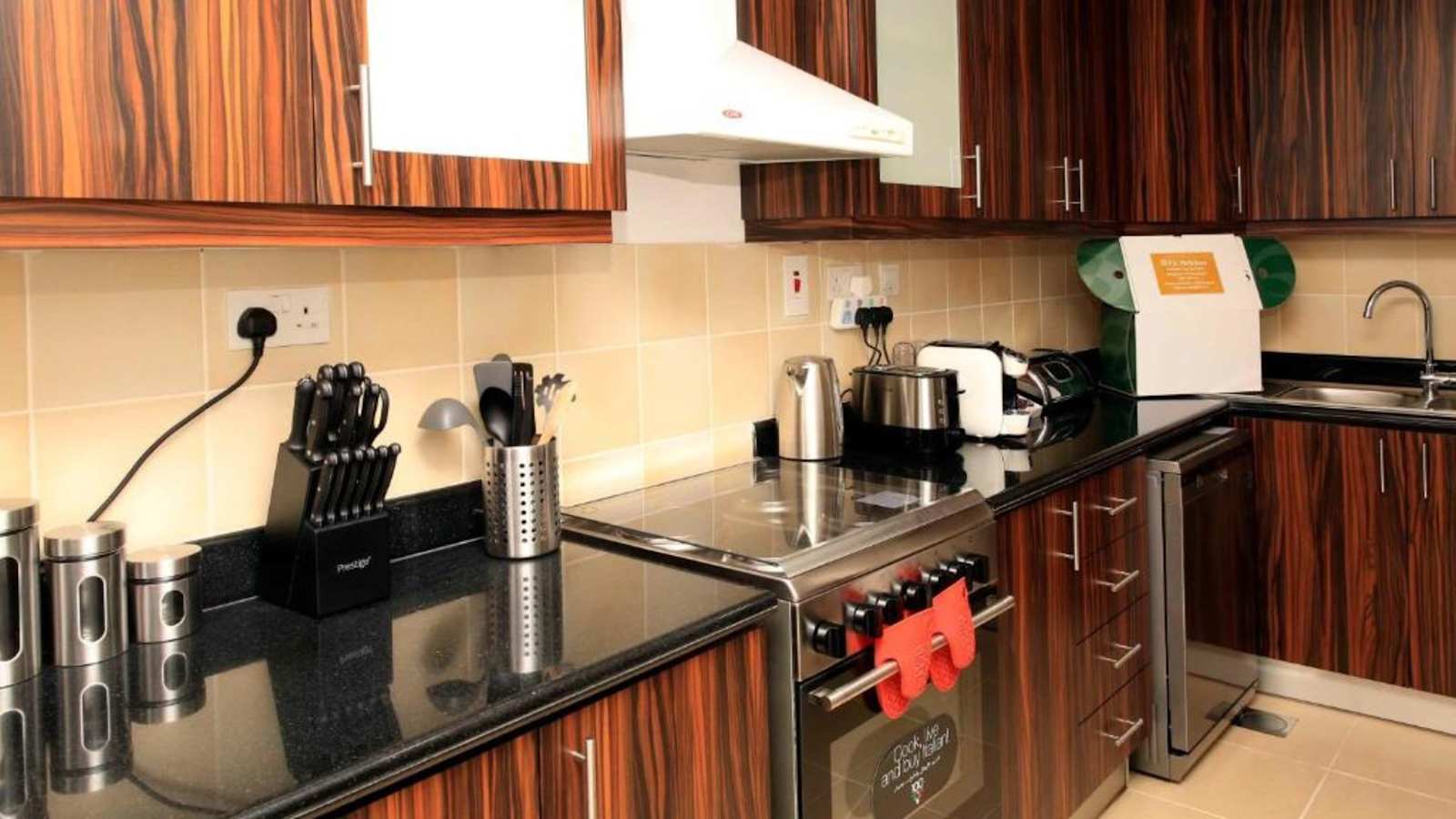 Aavhr Holiday Homes - Marina Beach, Dubai