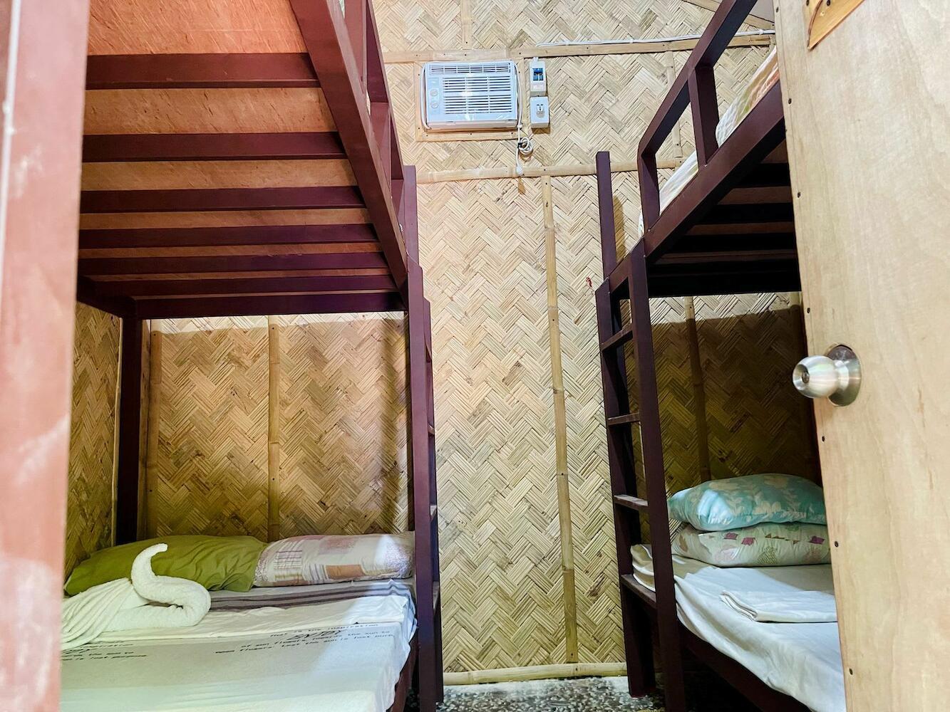 The Divers Den (DD) Backpackers Hostel, Coron