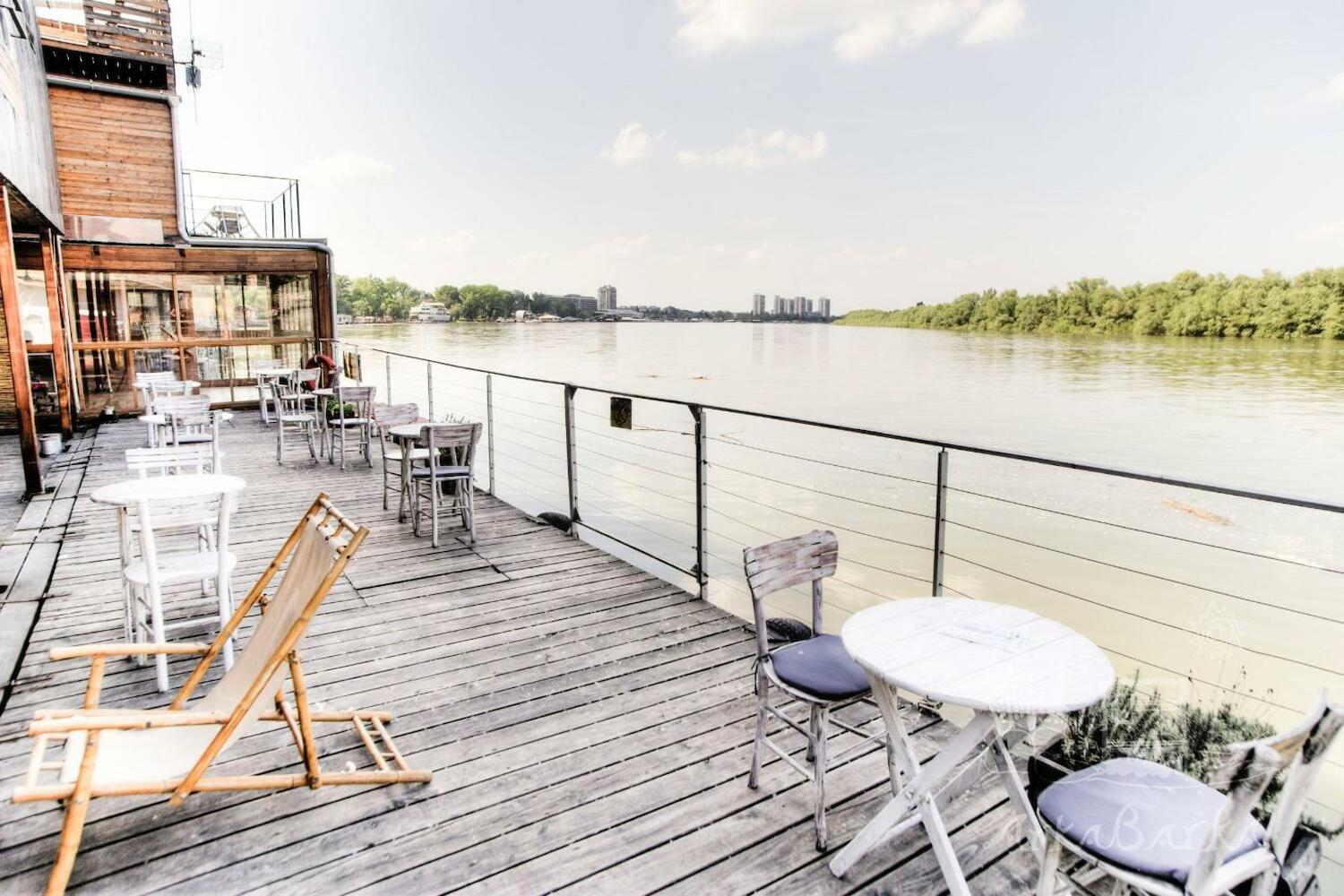 ArkaBarka Floating Hostel, Belgrade
