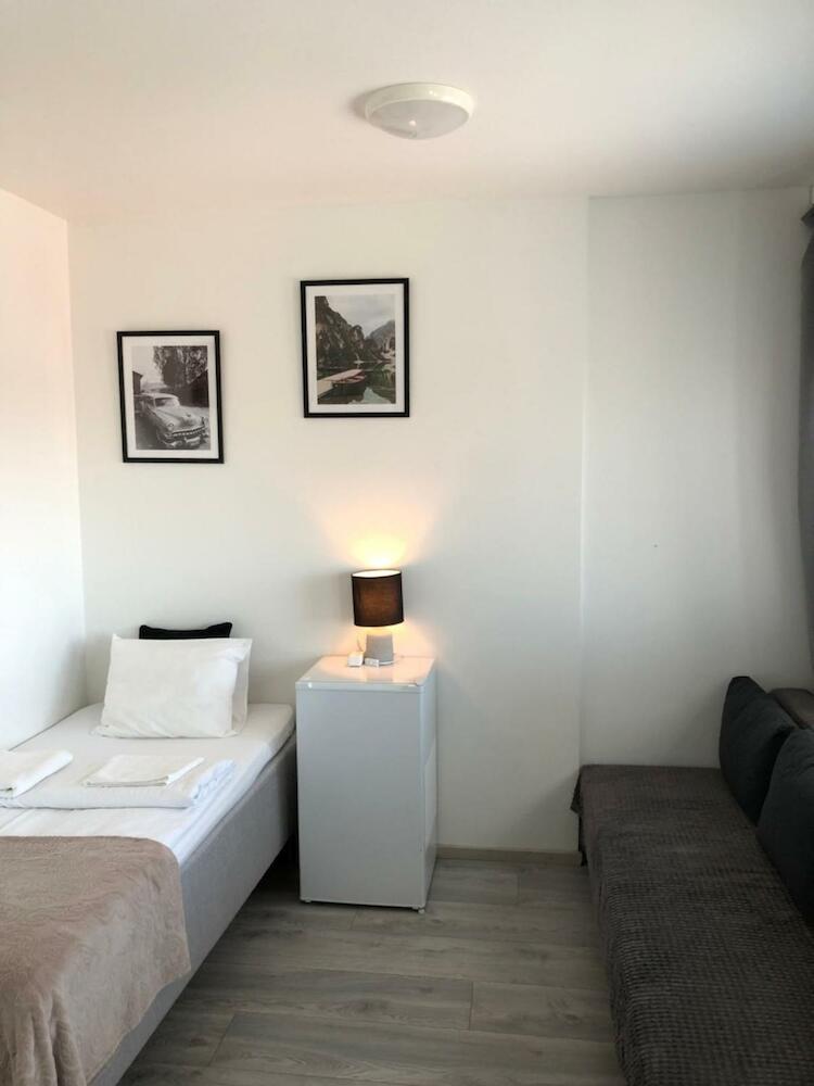 Inn Tourist Hotel & Hostel