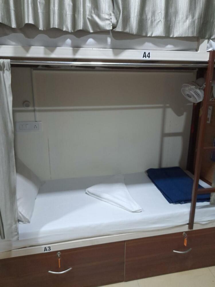 Afreen Hostel Mumbai AC Dormitory, Mumbai
