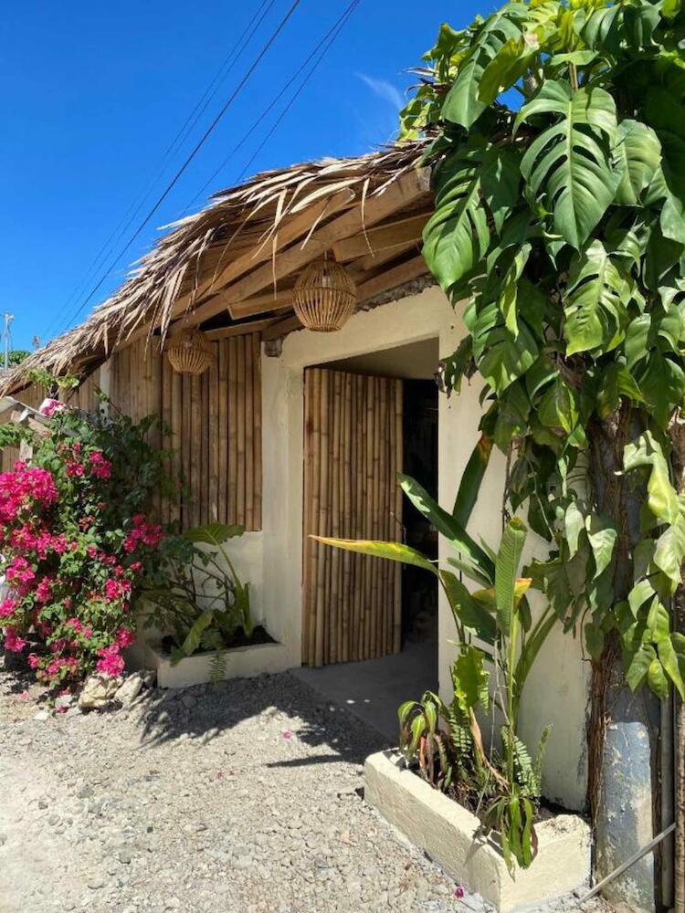 Yellow Banana, Siargao