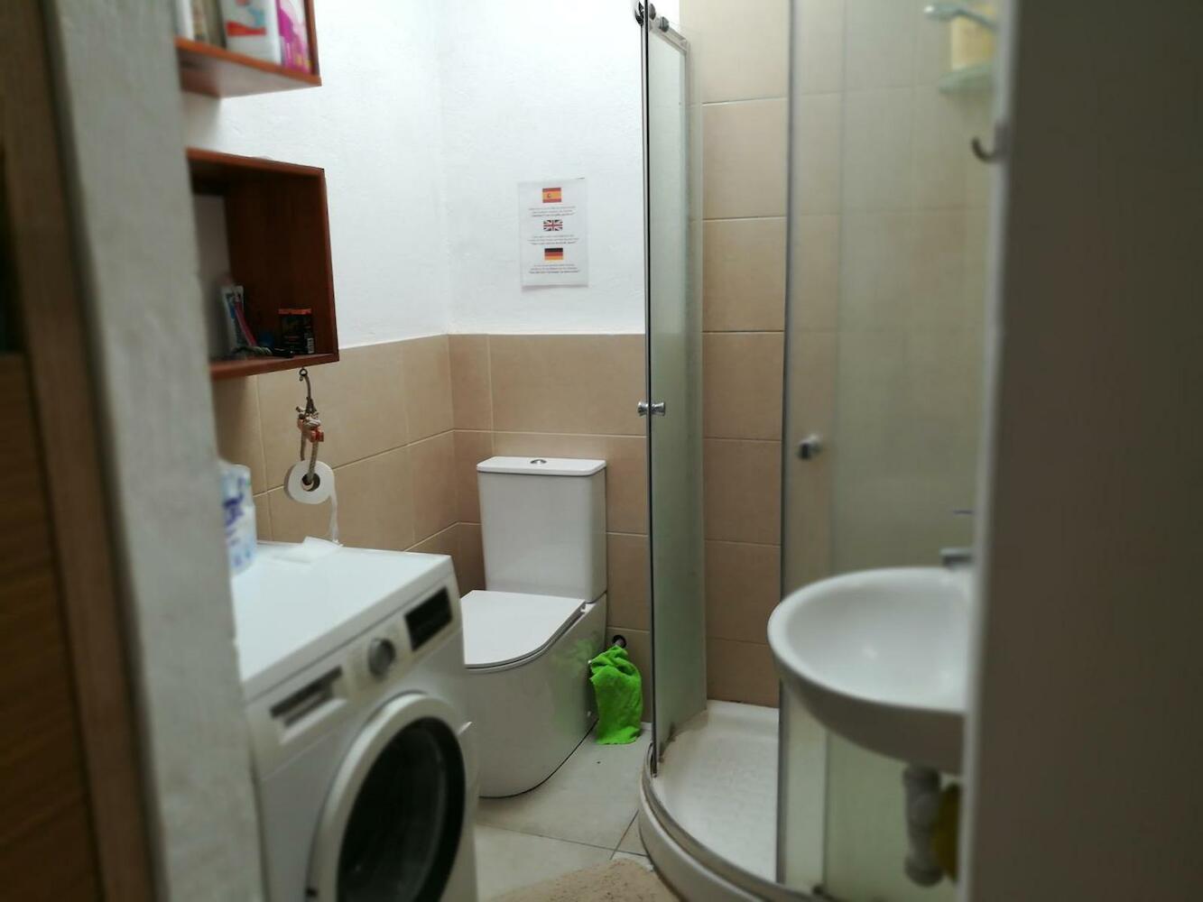 Bett 2 im Frauen-2-Bettzimmer NUR Frauen Only Wimen SOLO Mucheres, Gran Canaria