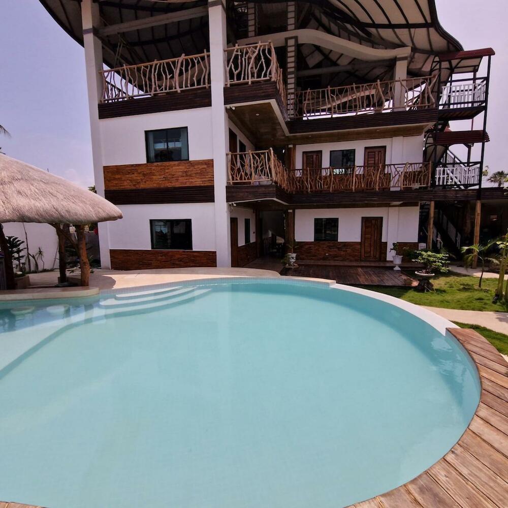 The Hat Trick Hostel, Moalboal
