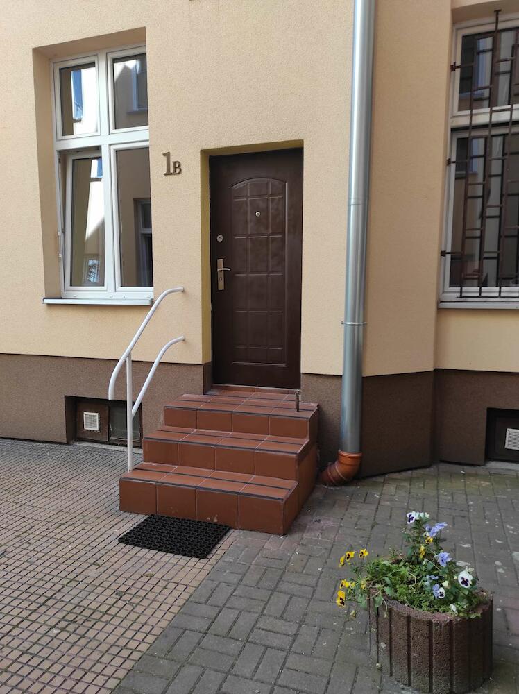 Girls Hostel, Krakow