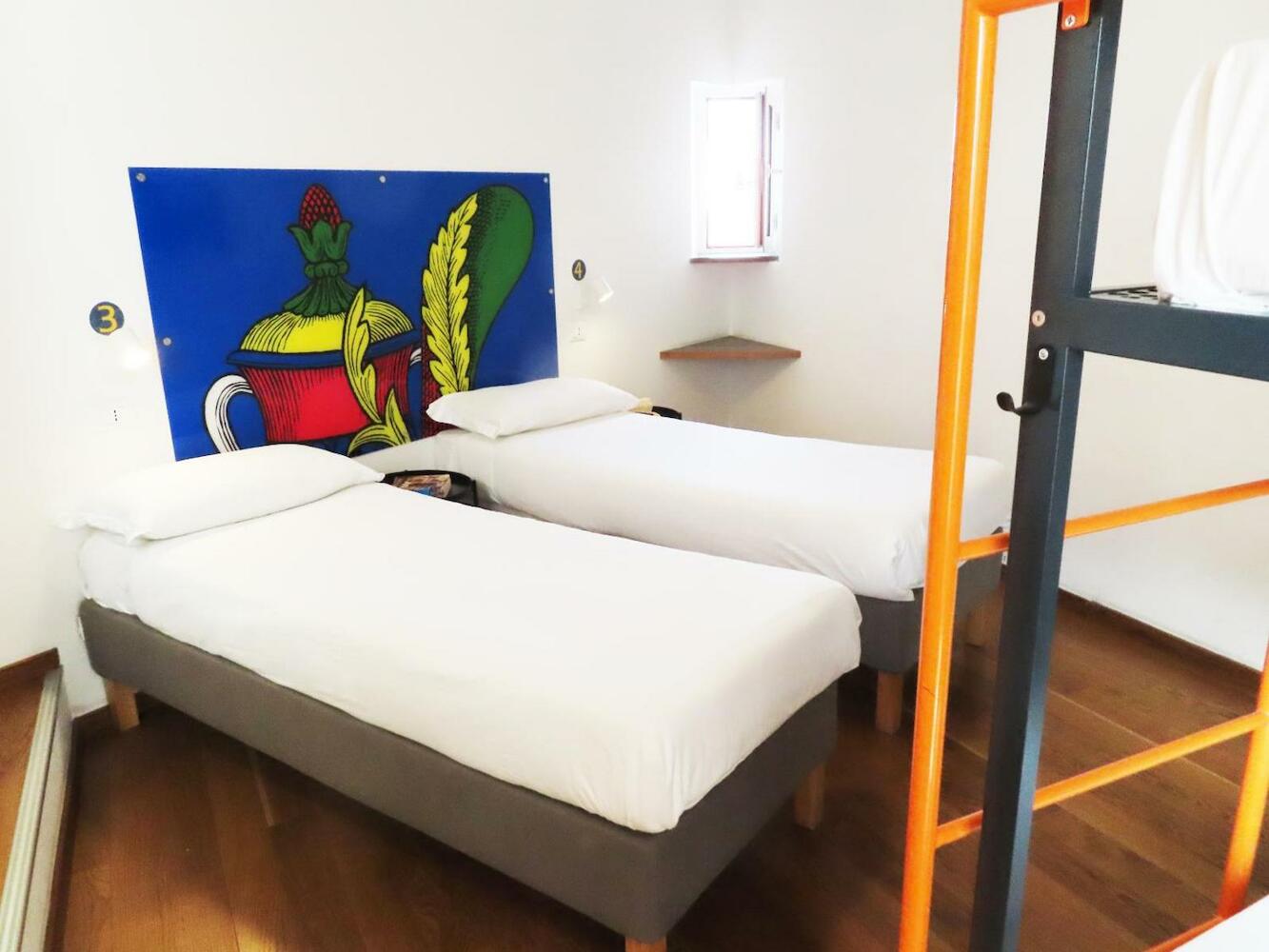 Tric Trac Hostel, Naples