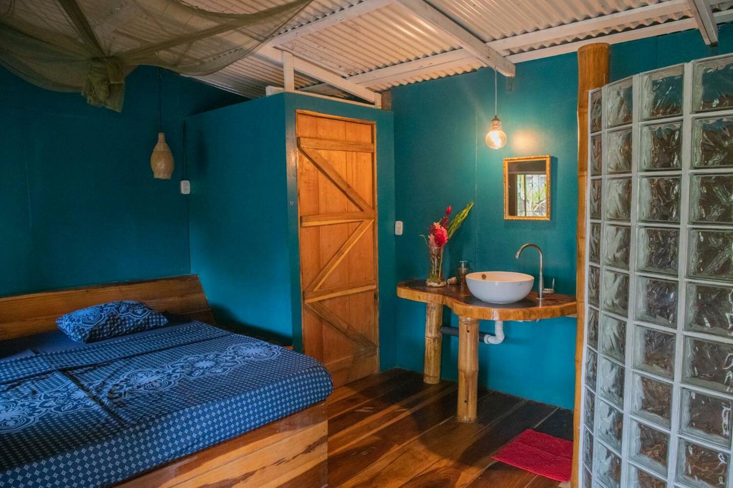 Roots Family, Puerto Viejo de Talamanca