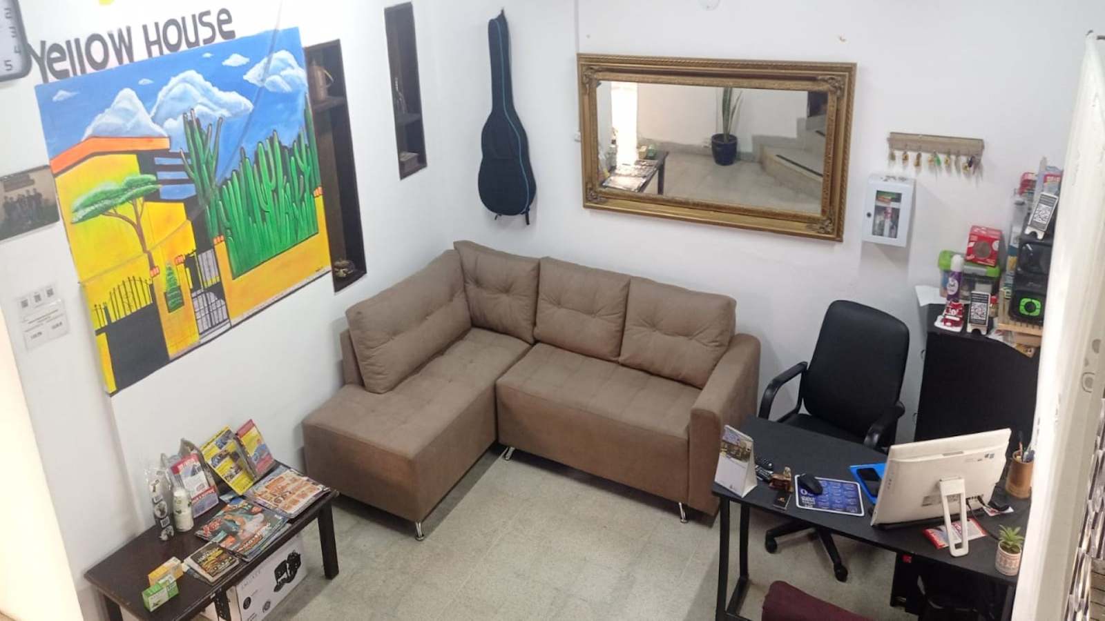 Yellow House Hostel, Medellin