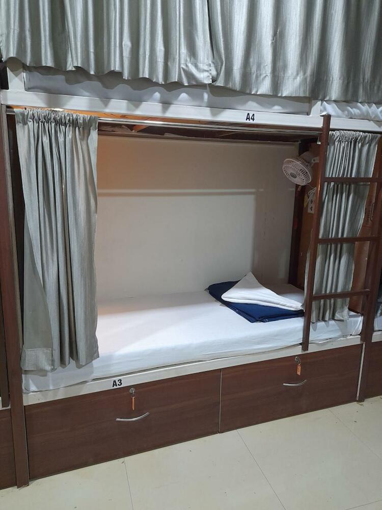 Afreen Hostel Mumbai AC Dormitory, Mumbai
