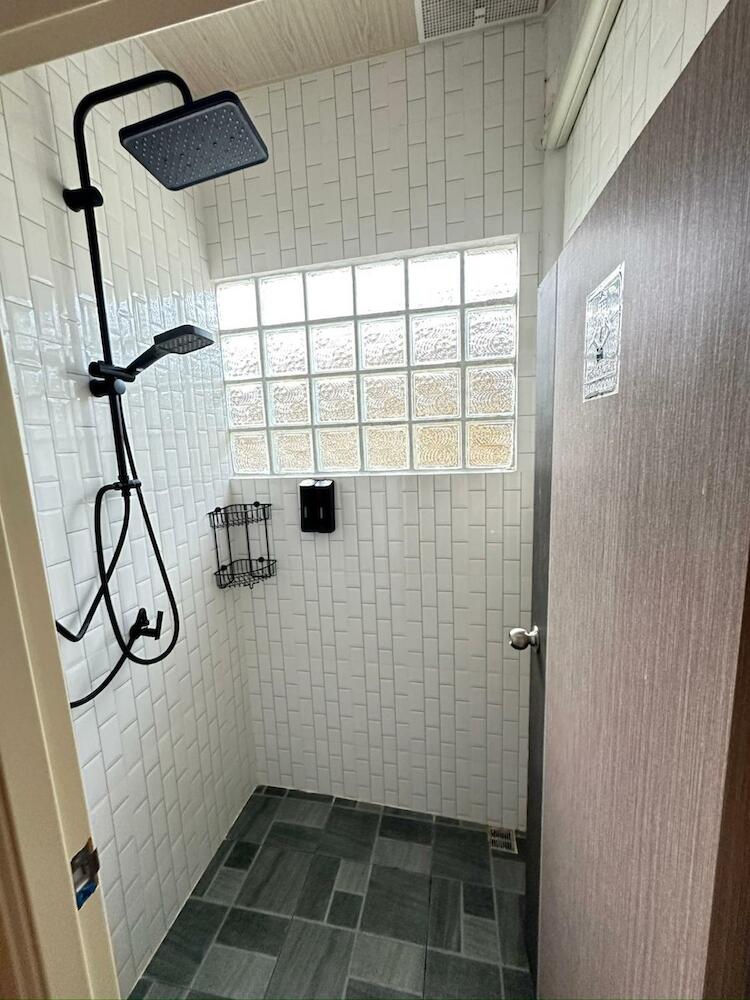 Moon House Beach Hostel, Haad Rin