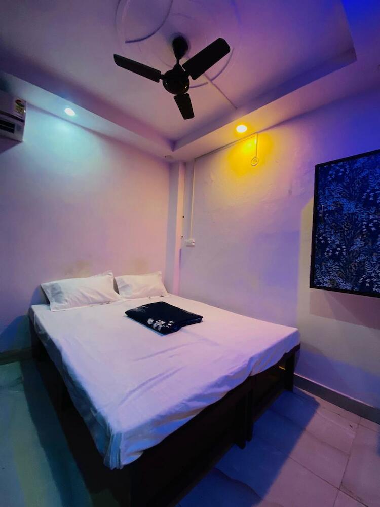 New Frezon Hostel, New Delhi