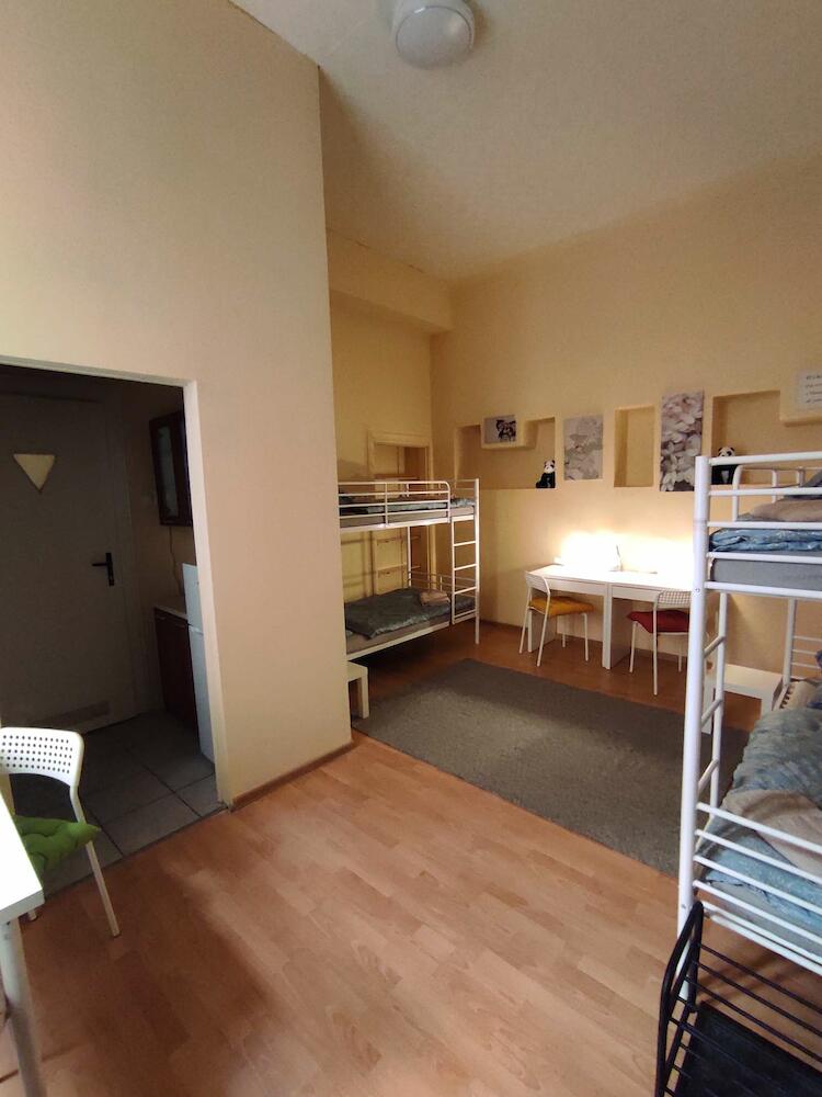 Girls Hostel, Krakow