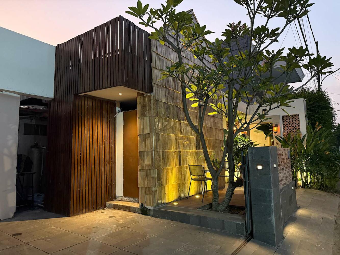 Buton Backpacker Lodge, Bandung