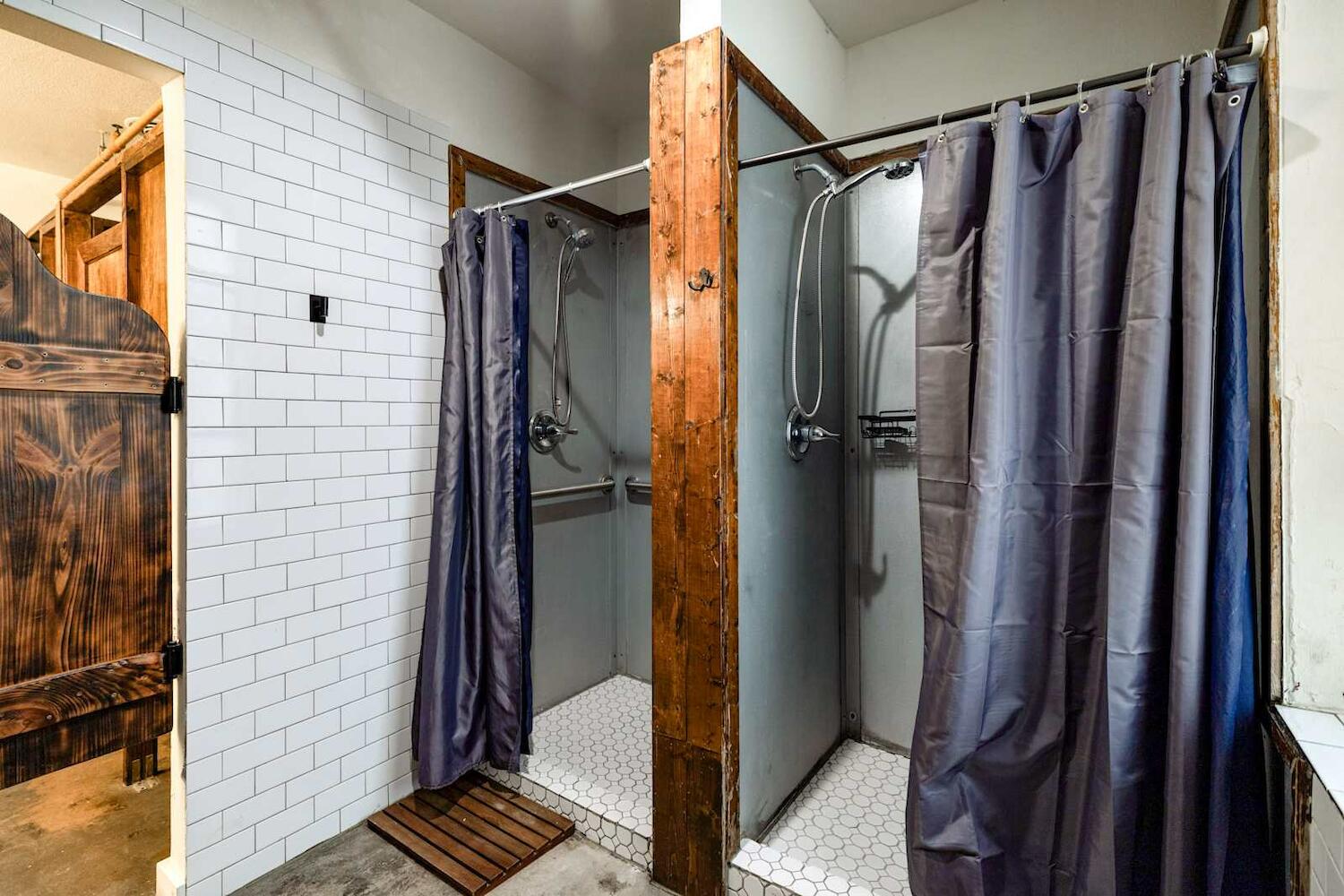 Firehouse Hostel, Austin