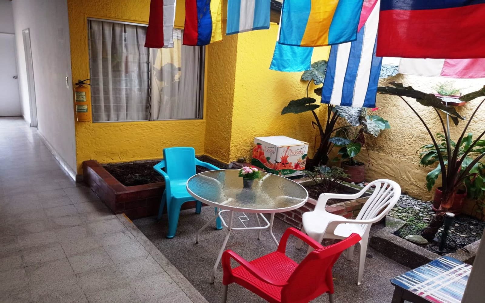 Yellow House Hostel, Medellin
