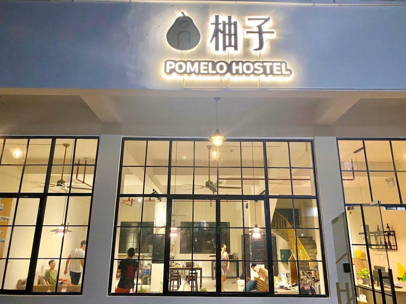 Pomelo Hostel