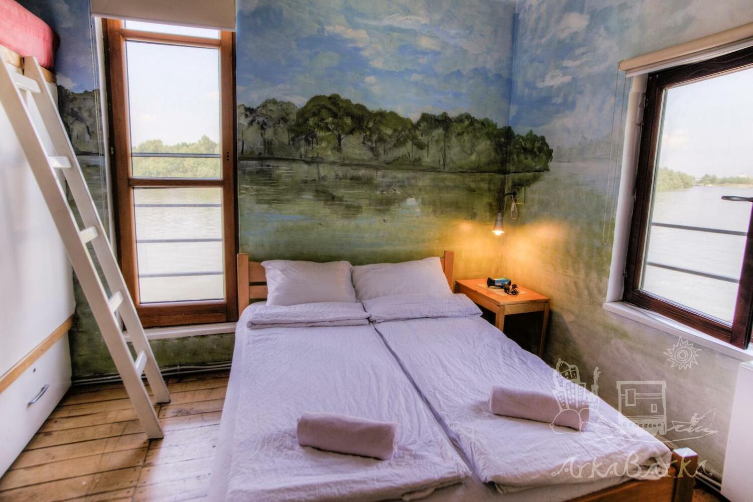 ArkaBarka Floating Hostel, Belgrade