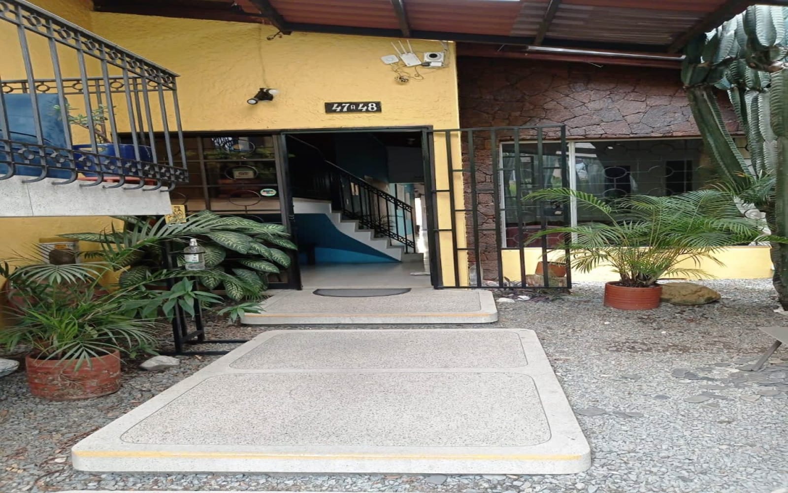 Yellow House Hostel, Medellin