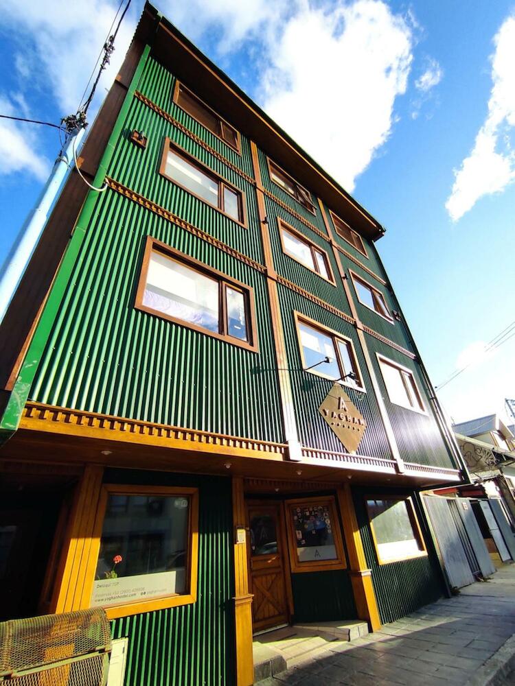 Yaghan Hostel