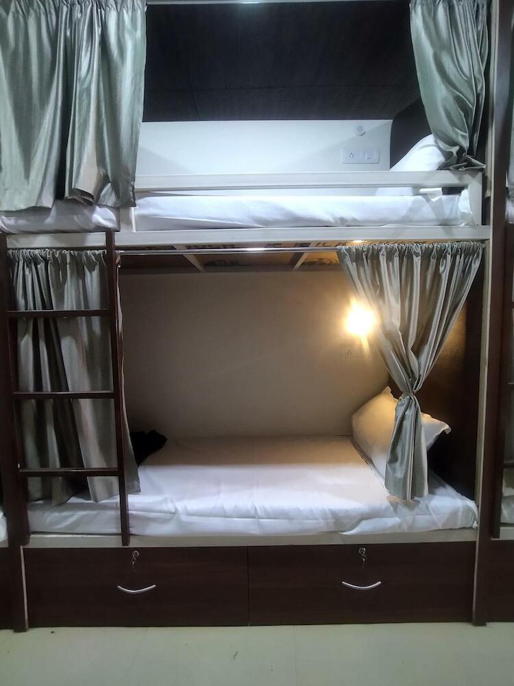 Afreen Hostel Mumbai AC Dormitory, Mumbai
