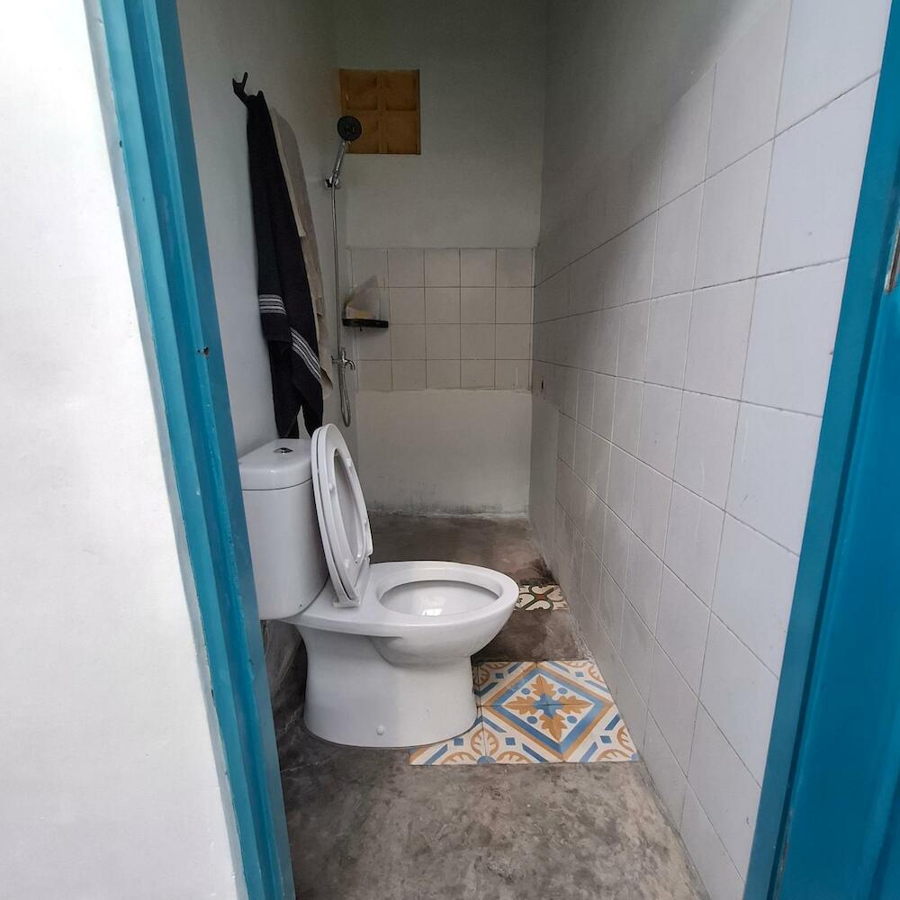 The Backyard Hostel, Timuran