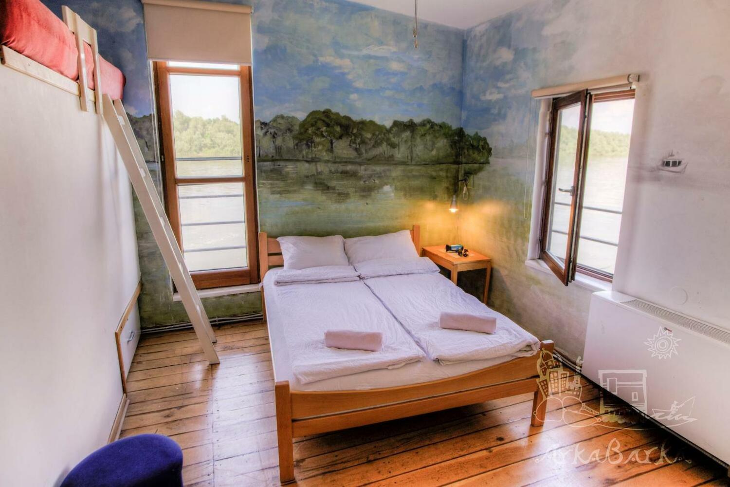 ArkaBarka Floating Hostel, Belgrade