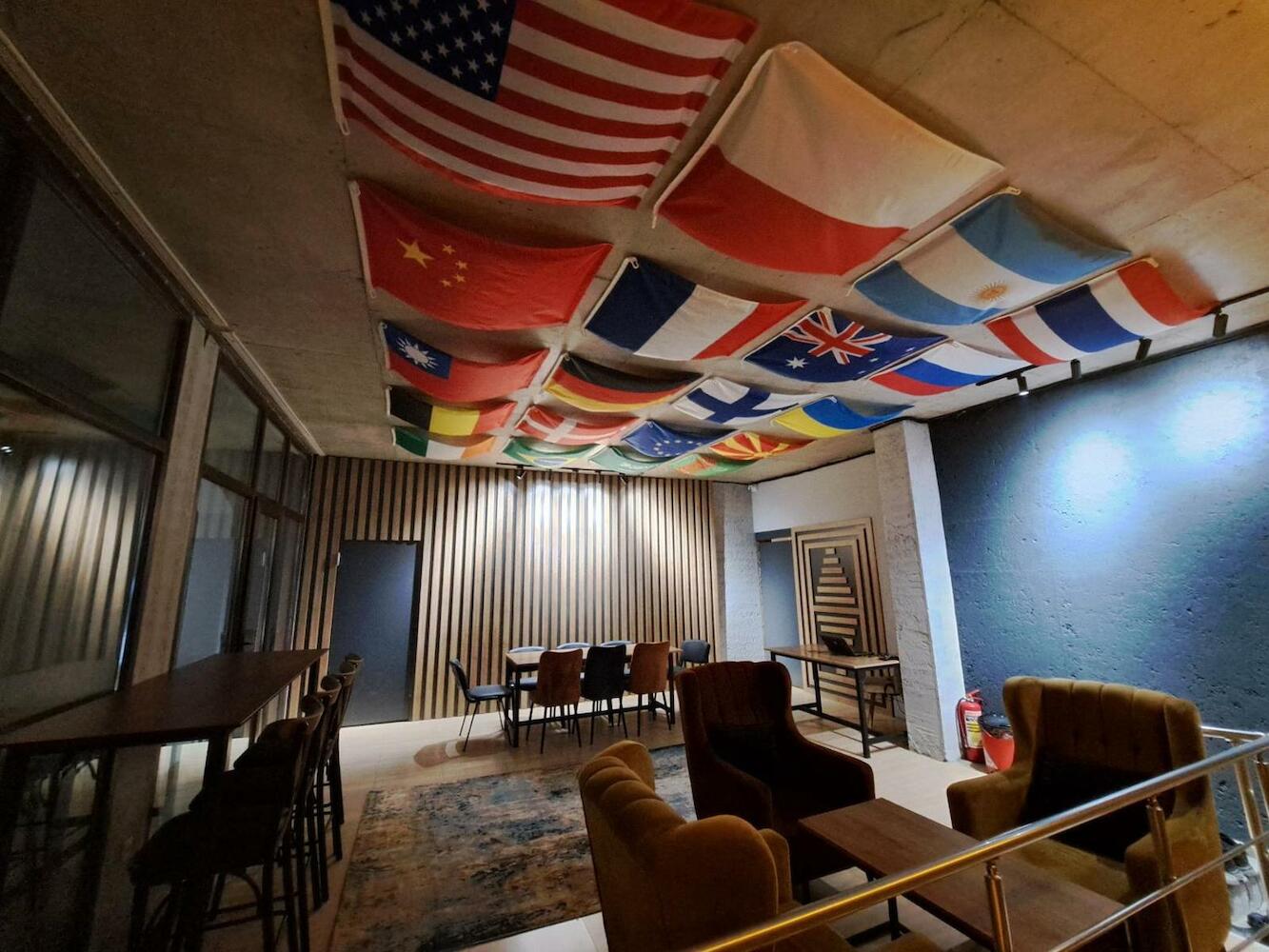 Karvi Hostel & Suites