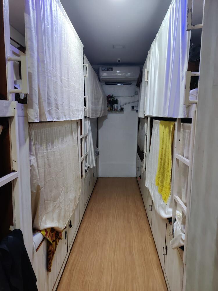 Perfect Dormitory, Mumbai